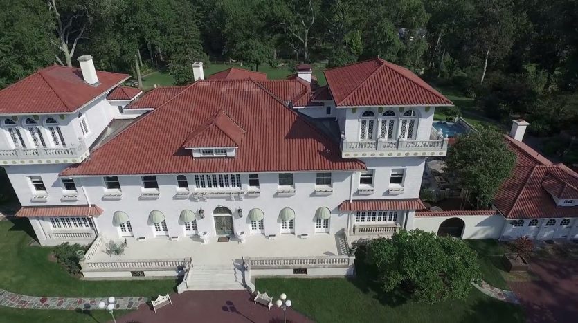 The Gloria Mansion, casas espectaculares filmadas con drones de última generación. ¡Vende, Compra y Alquila Tu Propiedad con REPLUS®!